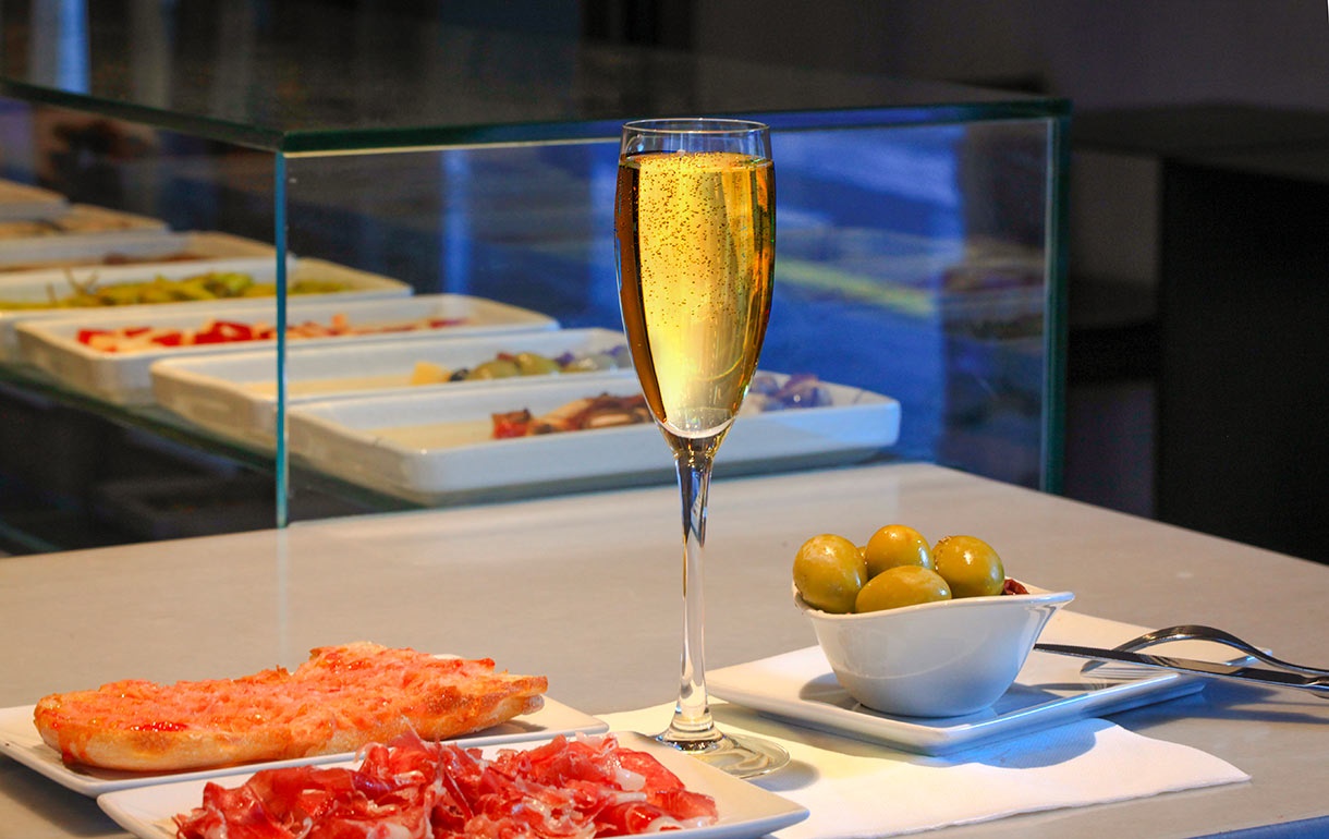 /barcelona/classificaties/guided-walking-tours/tasting-tour-barcelona-with-local-gudie/tasting tour image 2-1527517668.jpg Gourmet Tour in Barcelona with our local guide